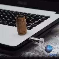 فلش مموری  دایا  دیتا  طرح  بشکه  مدل  WO1008-15  ظرفیت 16GB -USB2  رنگ قهوه ای