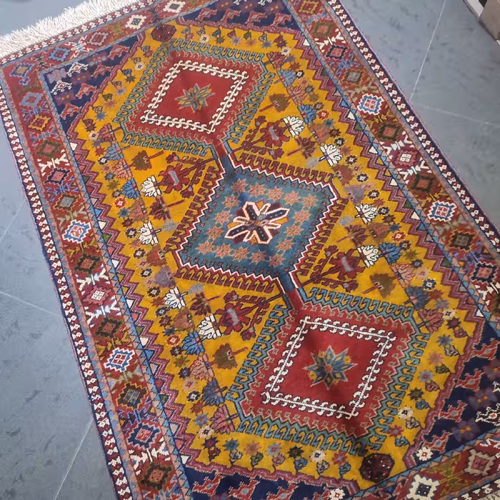 فرش دستبافت یک و نیم متری طرح لوزی کد AA476