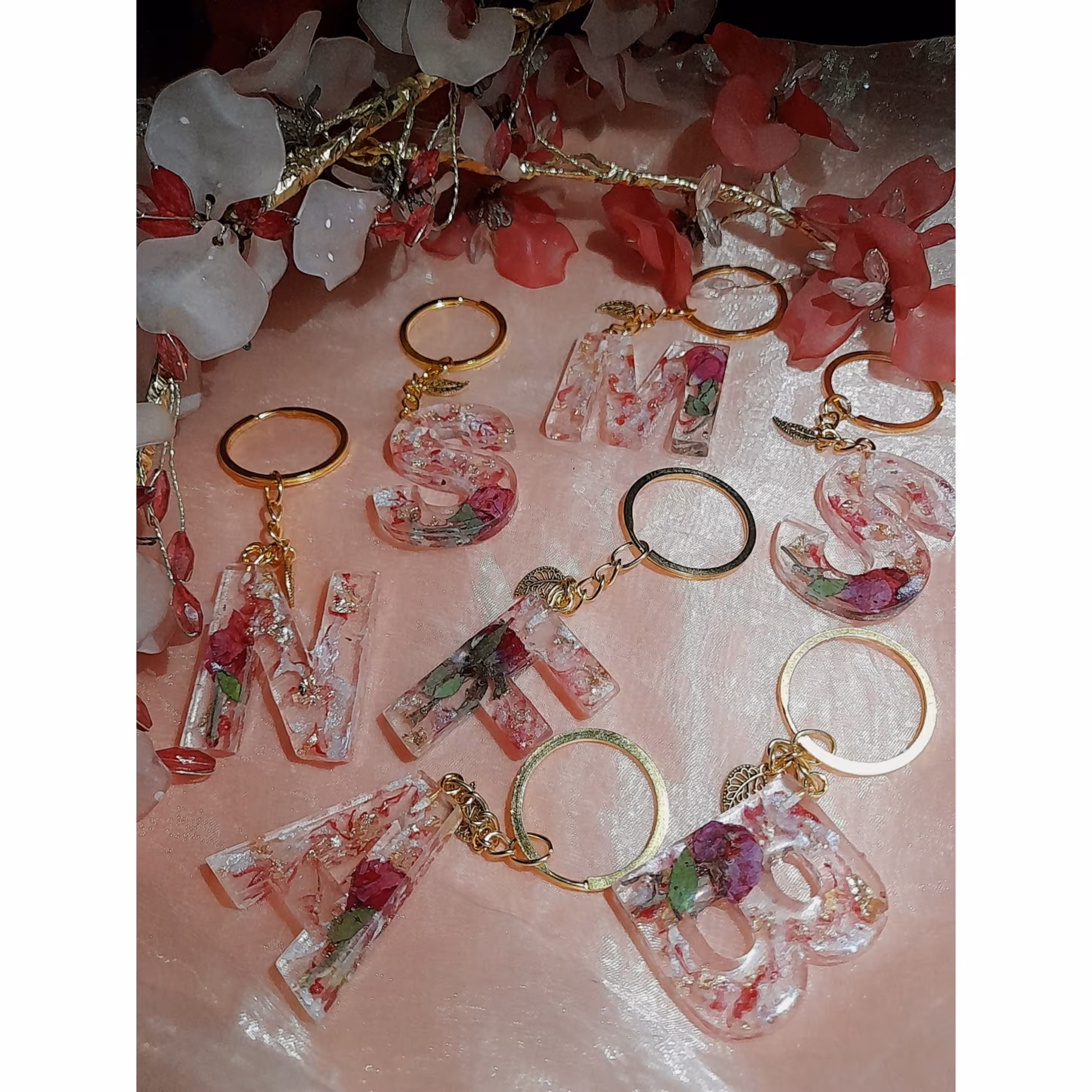 جاکلیدی حرف انگلیسی طرح گل یونیک رزینی