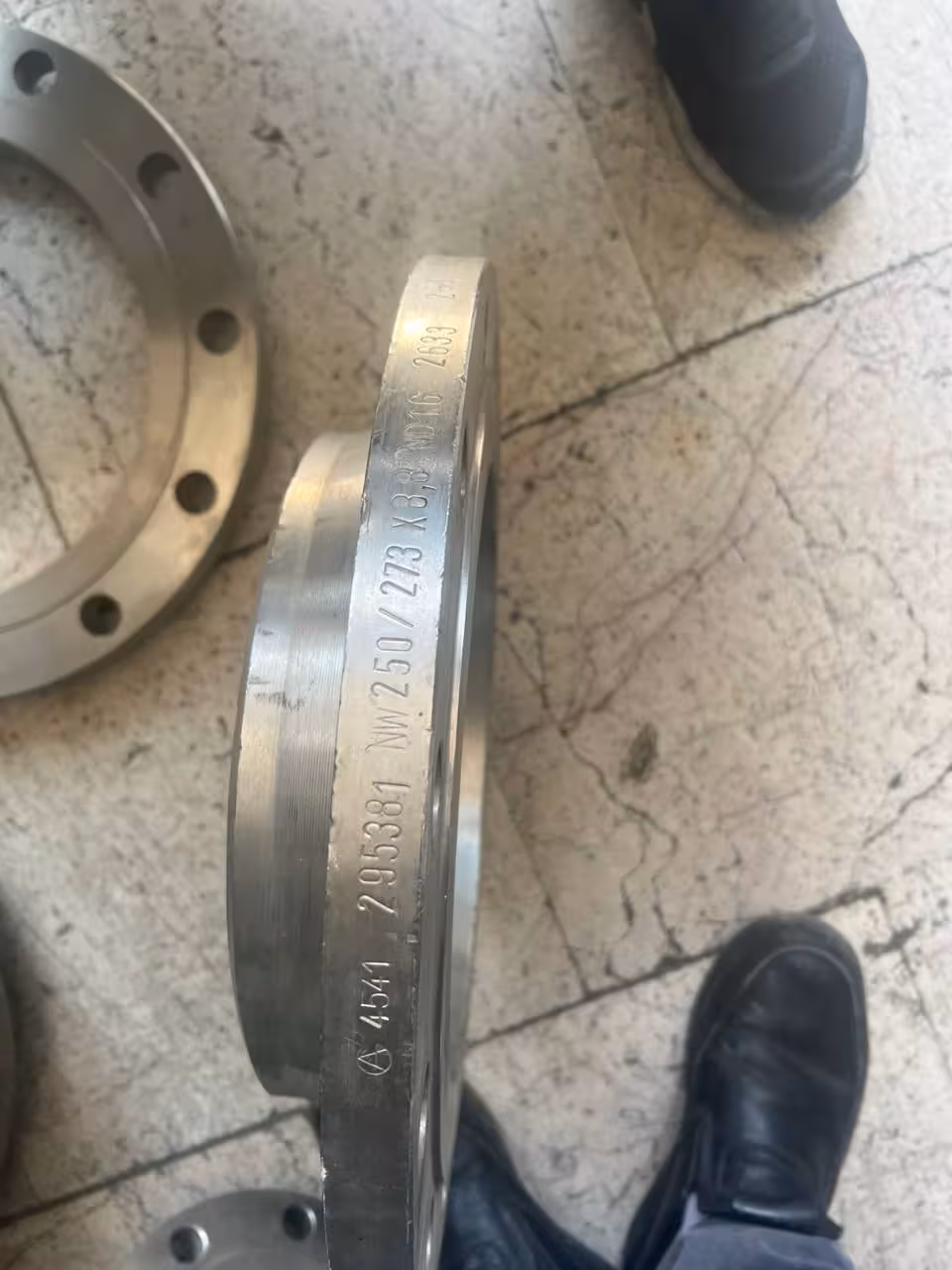 فلنج گلودار8اینج PN16 ضخامت 8.8 اس از جنس 1.4541 و SS 321
