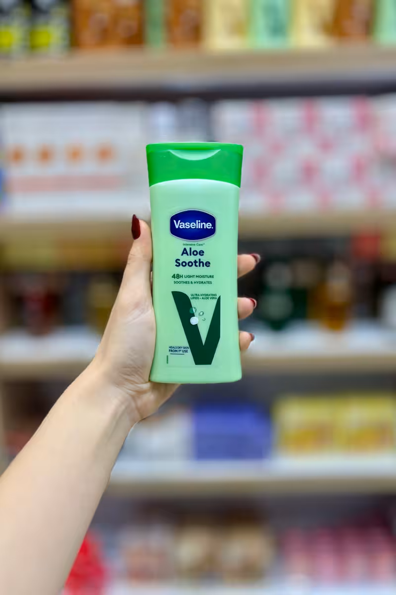 لوسیون بدن وازلین مدل Aloe Soothe