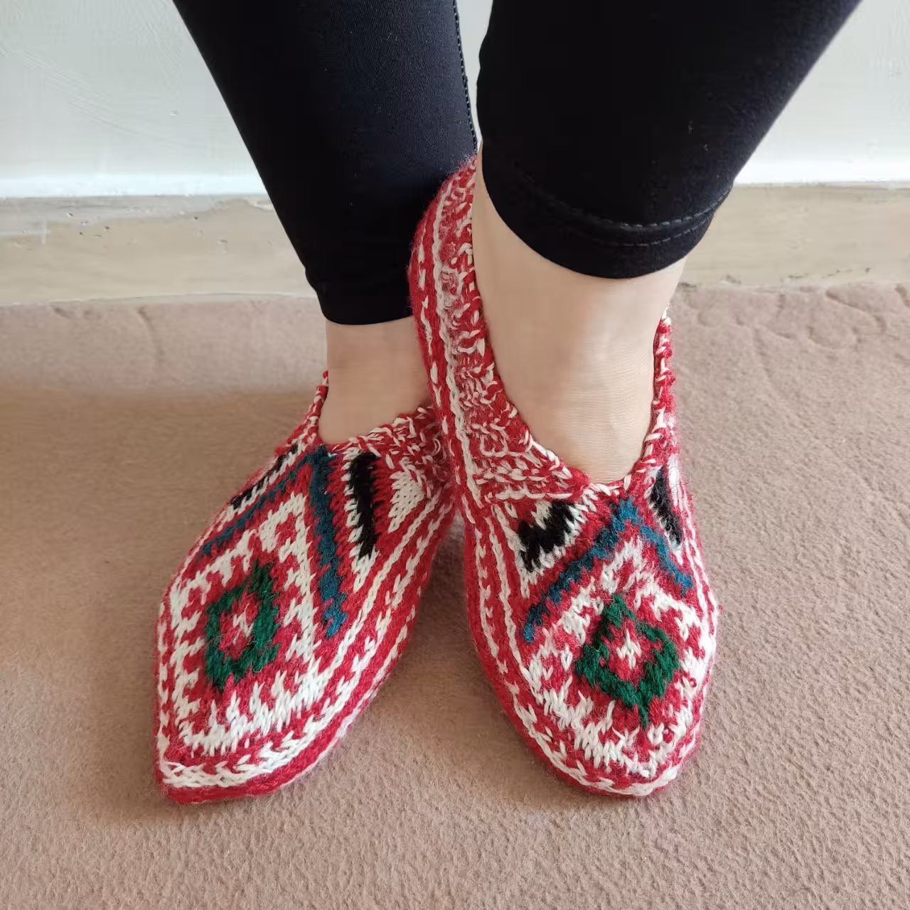 پاپوش دستبافت سنتی کاموا و پشمی زنانه کد 27