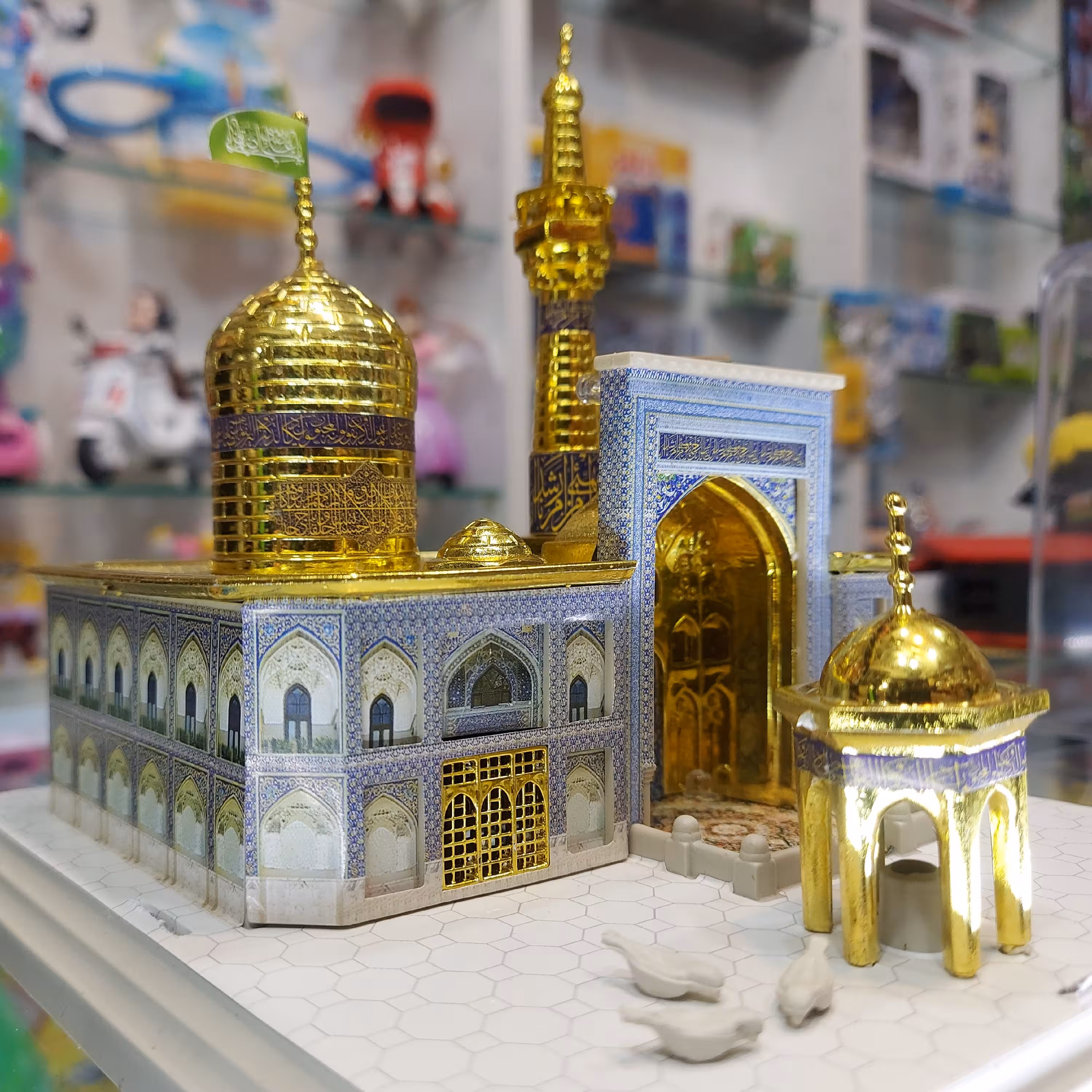 گنبد و بارگاه با صفای حضرت علی بن موسی الرضا (علیه السلام) چراغ خواب