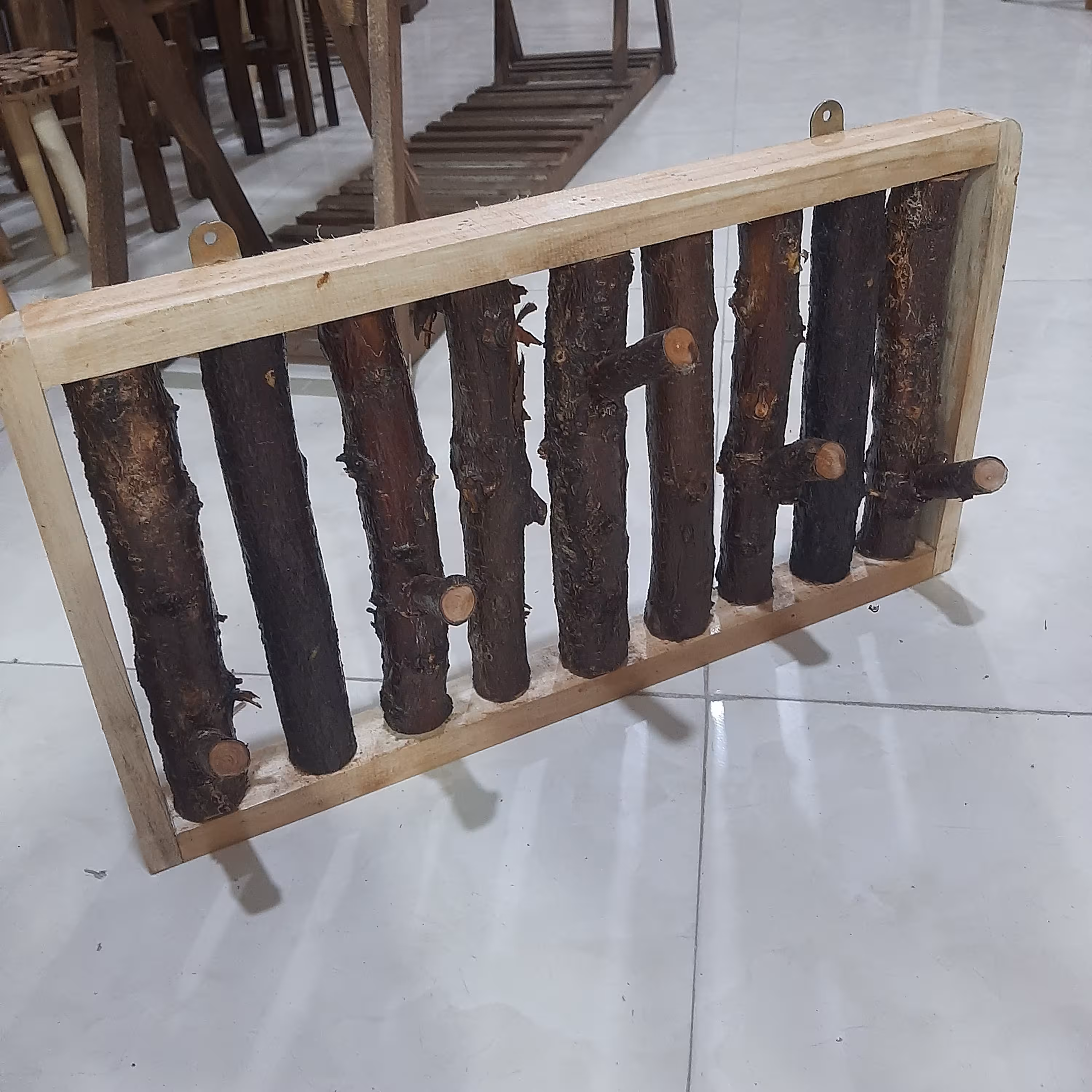 چوب لباسی  خاص ساخته شده با چوب زردالو 
