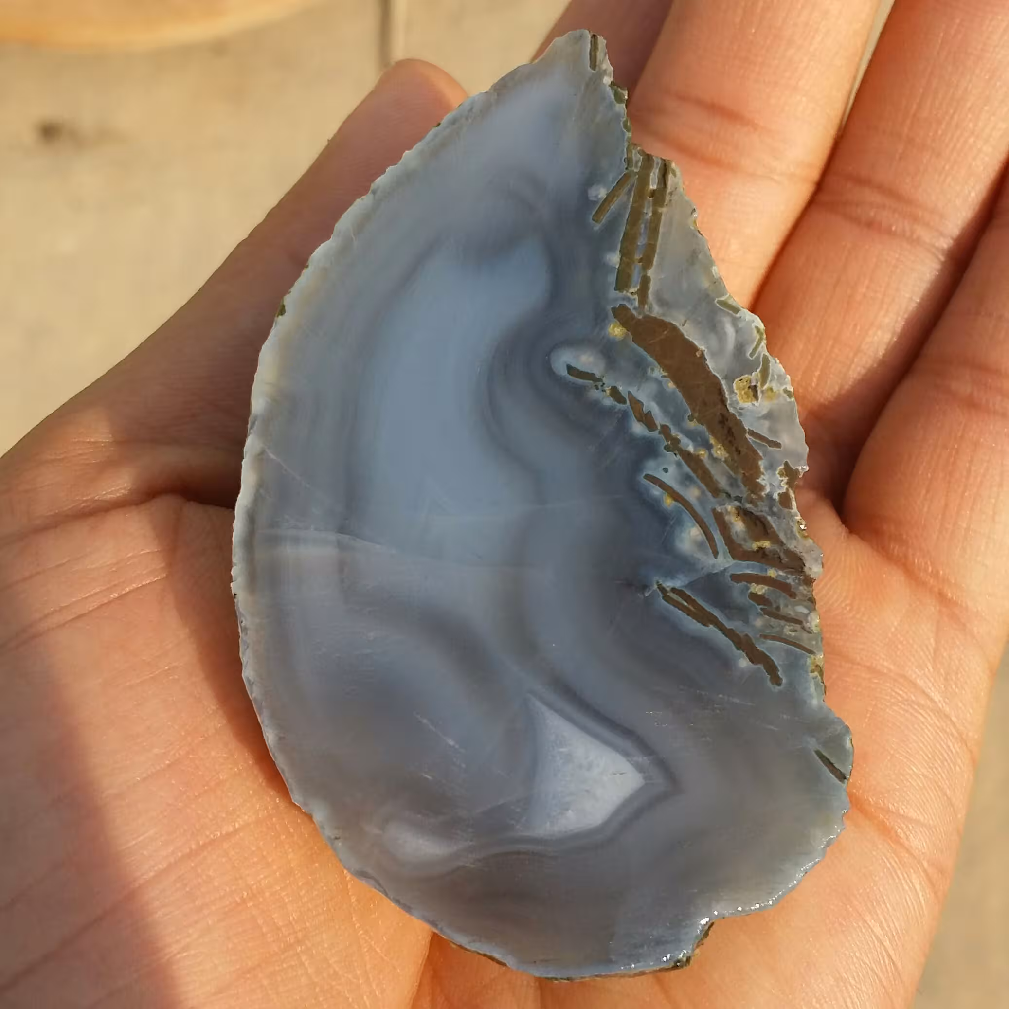 اسلایس سنگ راف عقیق سلیمانی3 بعدی بسیار دیدنی فوق العاده شاهکار خلقت کاملا طبیعی
با قابلیت ساخت چند نگین واسلایس مجدد
