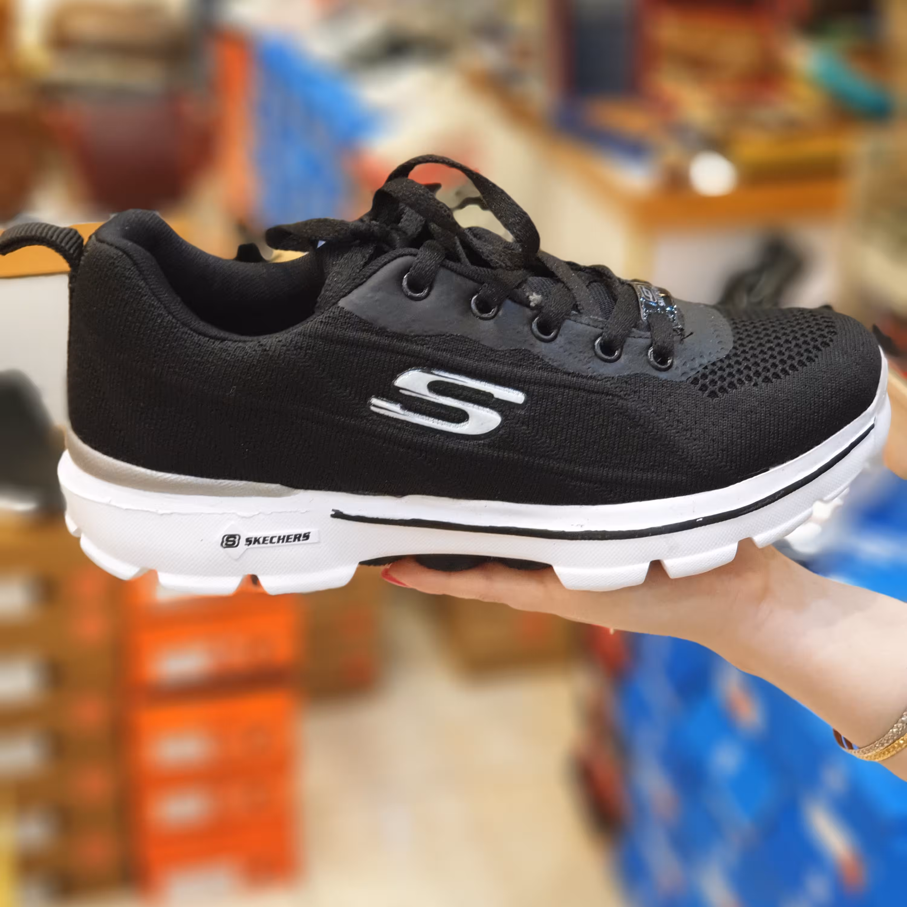 کتونی اسکیچرز کف پیو راحت.......................................................