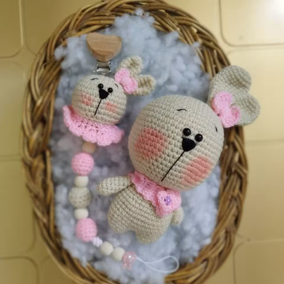 ست جغجغه و عروسک بافتنی خرگوش 