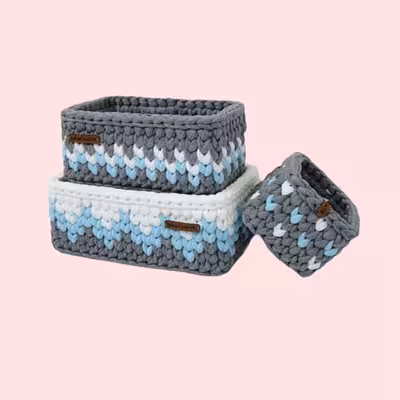 سبد قلاب بافی تریکو طرح سیسمونی نوزادی کد 1111 مجموعه 3 عددی