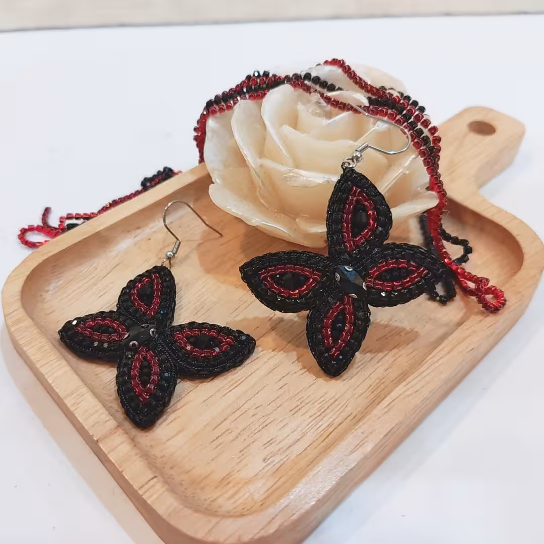 گوشواره پروانه جواهردوزی