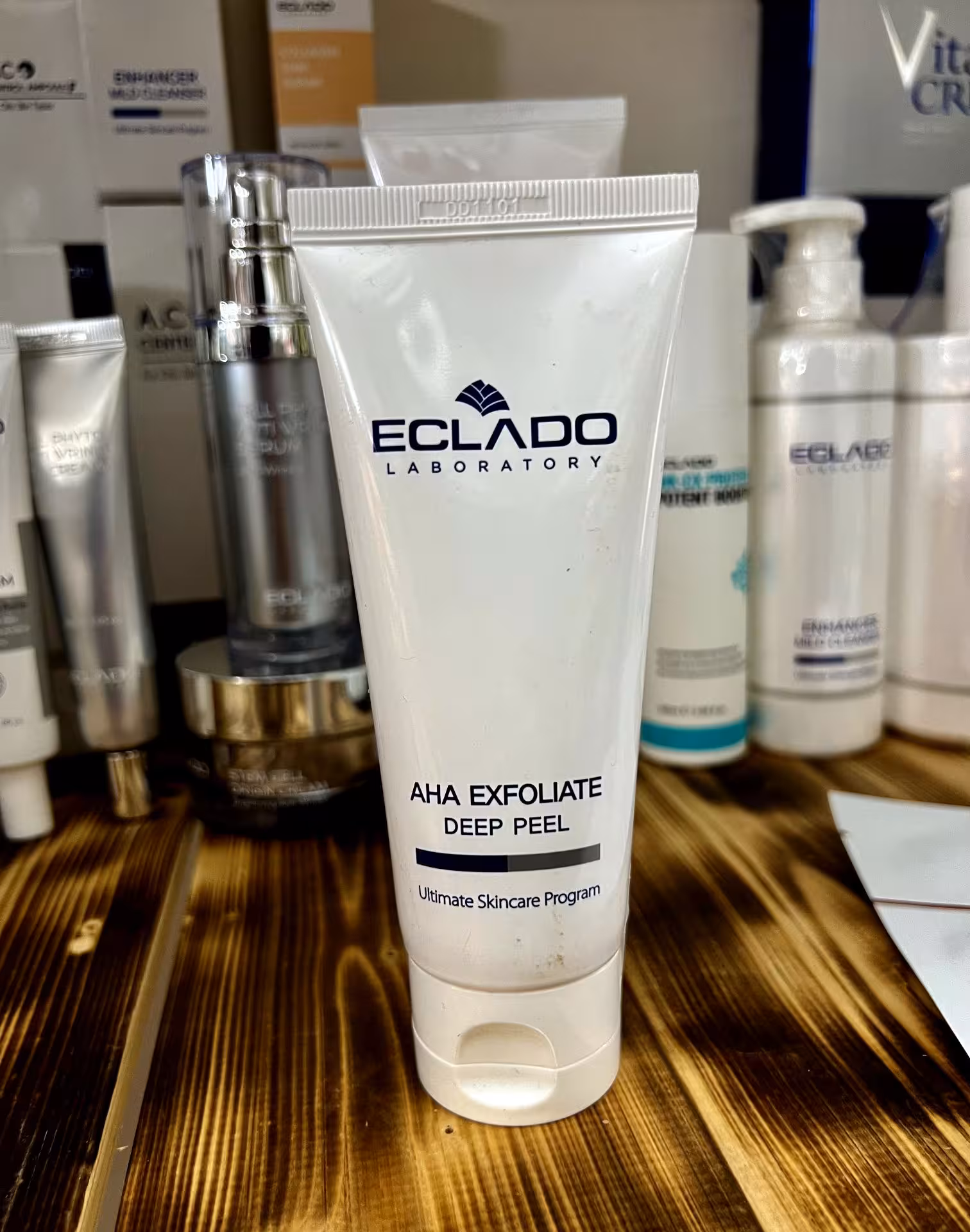 لایه بردار AHA اکسفولیئیت اکلادو