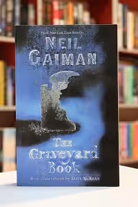 The Graveyard Book اثر Neil Gaiman