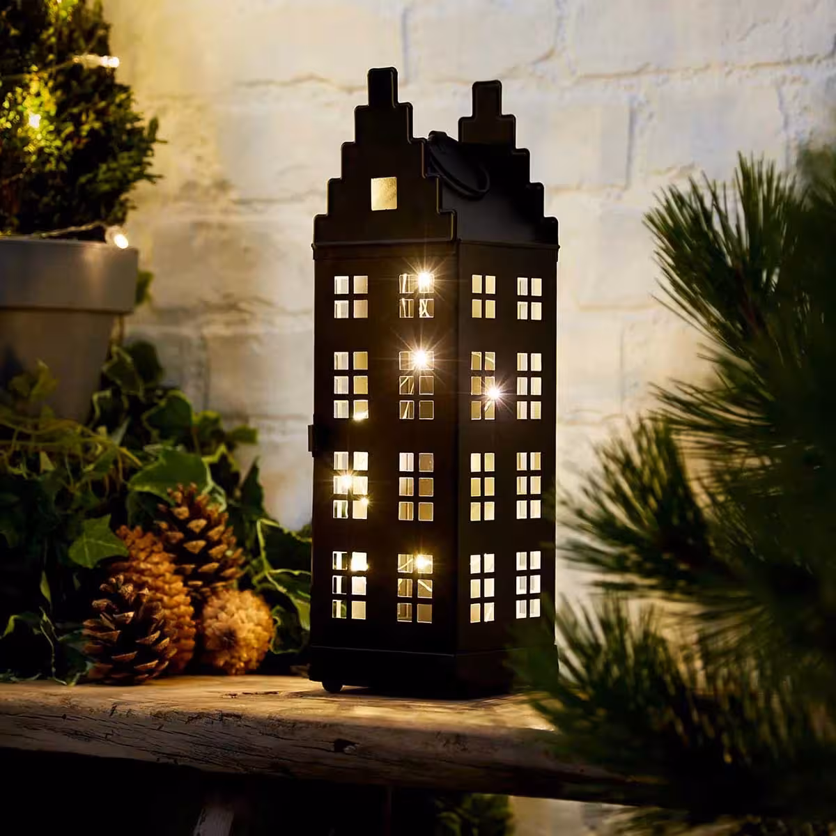 فانوس LED فلزی طرح خانه مینیاتوری چیبو