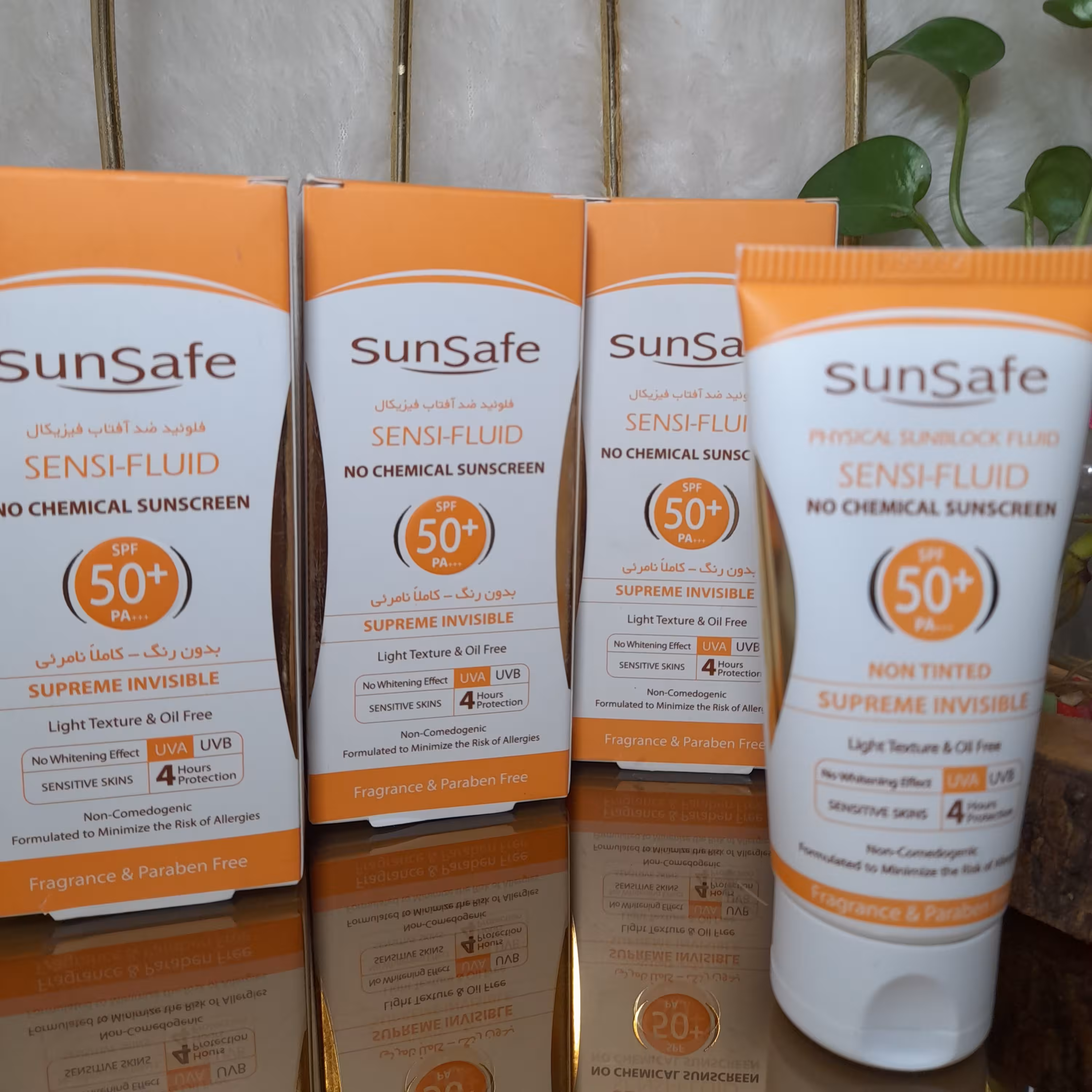 کرم ضدآفتاب  فیزیکالspf50  منایب پوست های حساس و مستعد به قرمزی  بدون رنگ و کاملا نامرئی