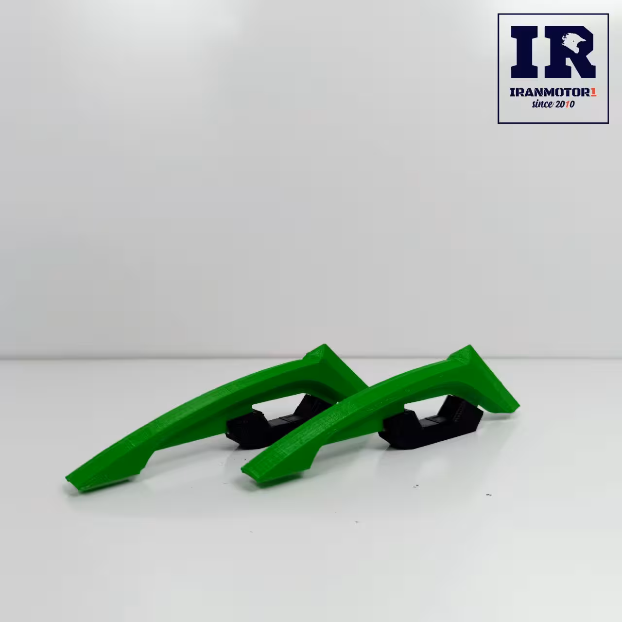 اسپایلر کلاه کاسکت و موتور سبز