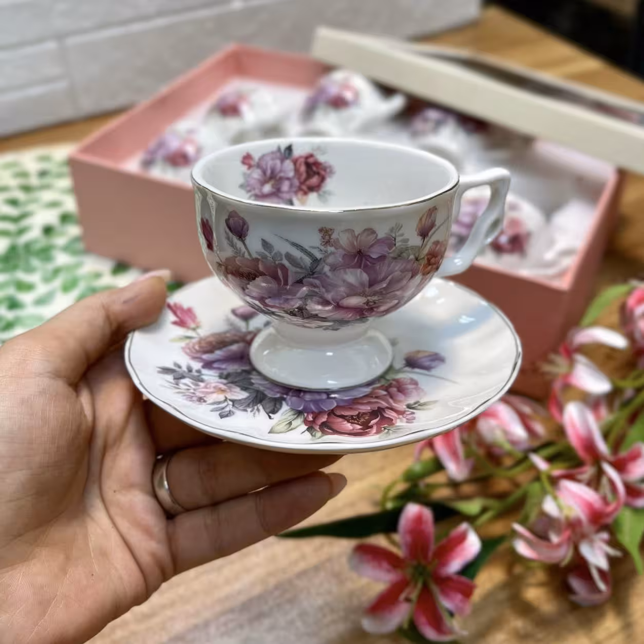 ست قهوه‌خوری گلدار 12 پارچه 6 نفره پایه‌دار کد 5170