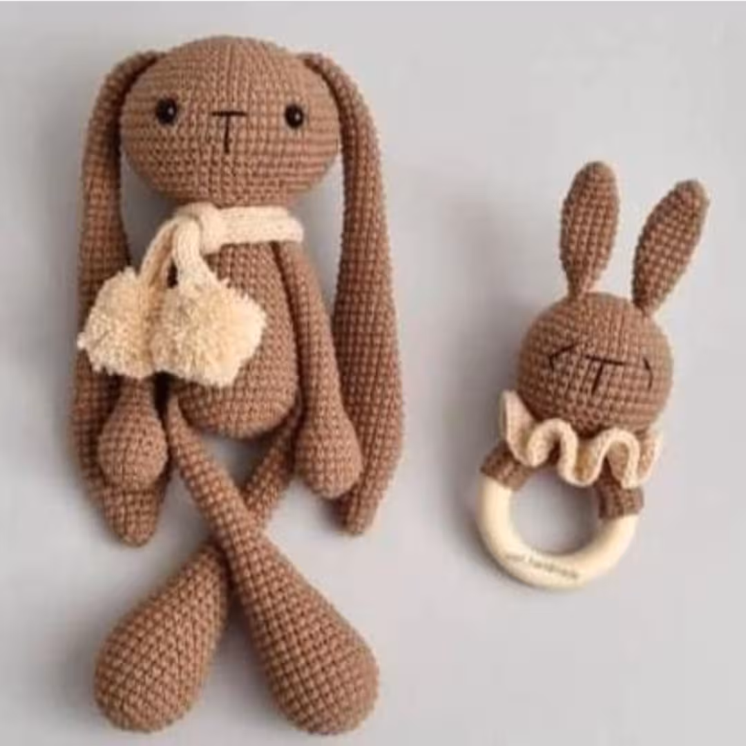 عروسک خرگوش گوش دراز و جغجغه دستباف ناری