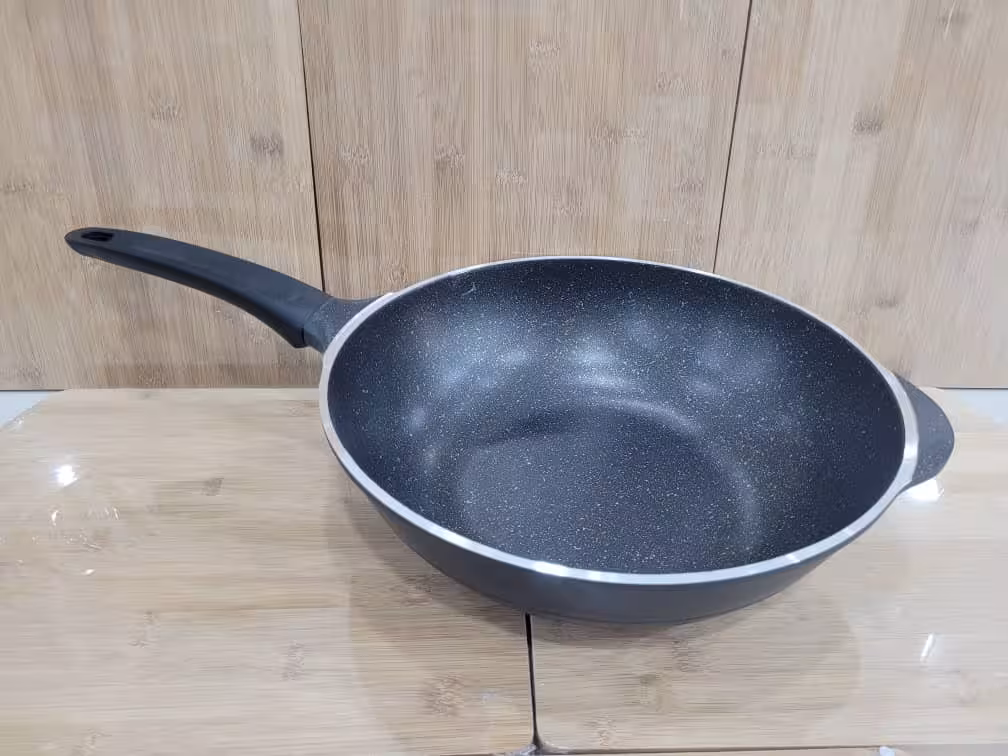 تابه وک (گود)چدن گرانیت نچسب مارک وگاتی قطر 32سانتی متر