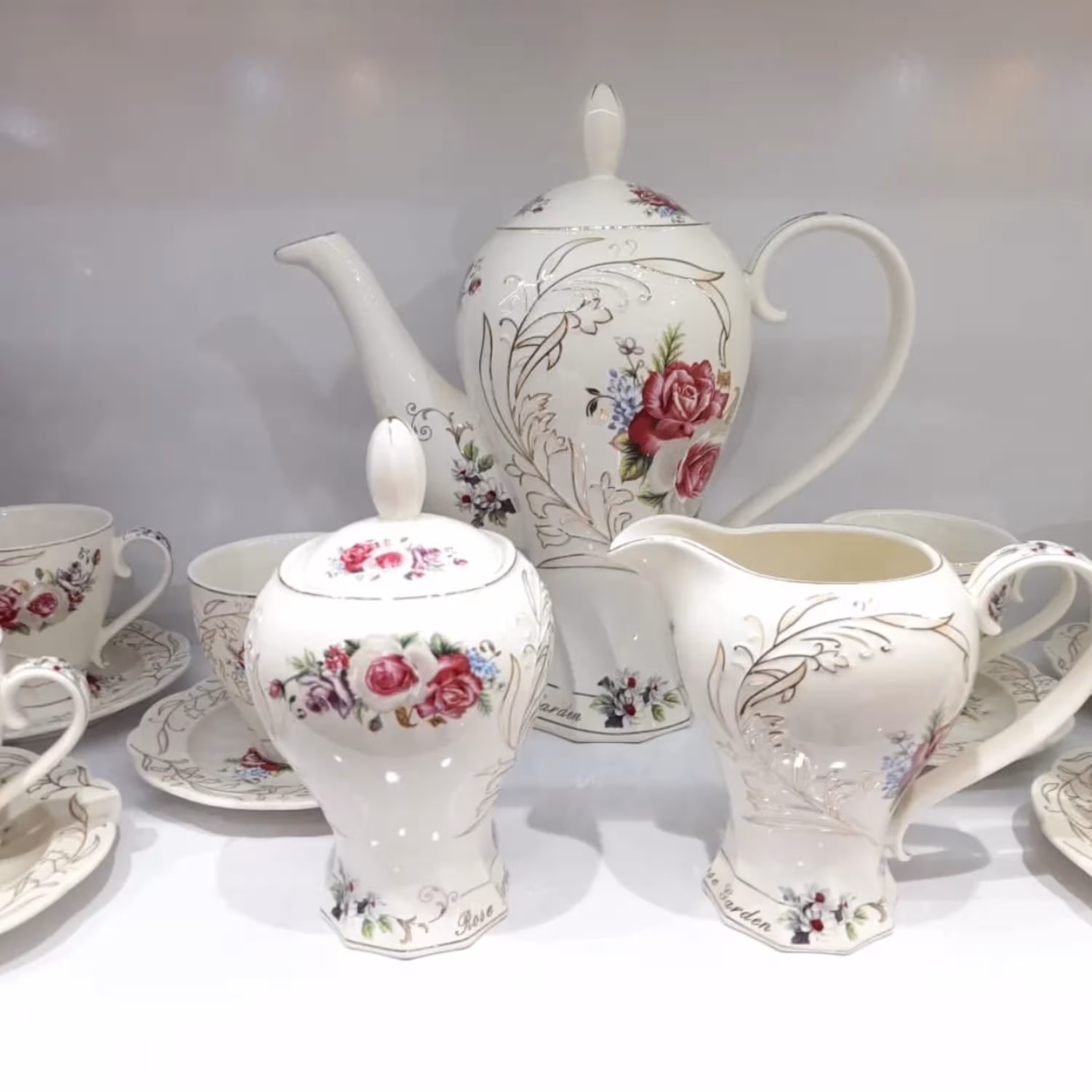 چایی خوری گل رزخاص وزیبا(هزینه ارسال پسکرایه)