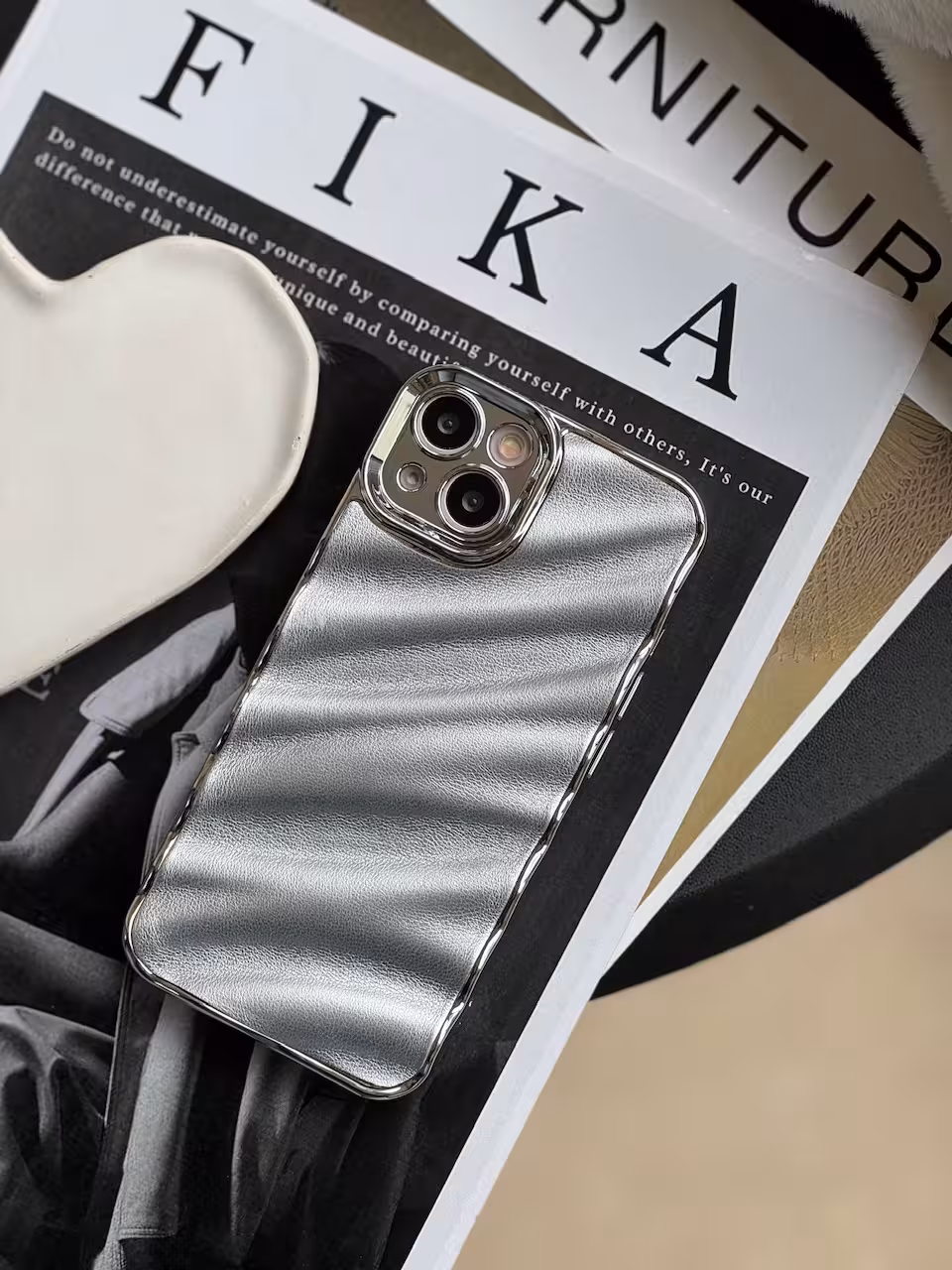 قاب چرمی موج دار نقره ای