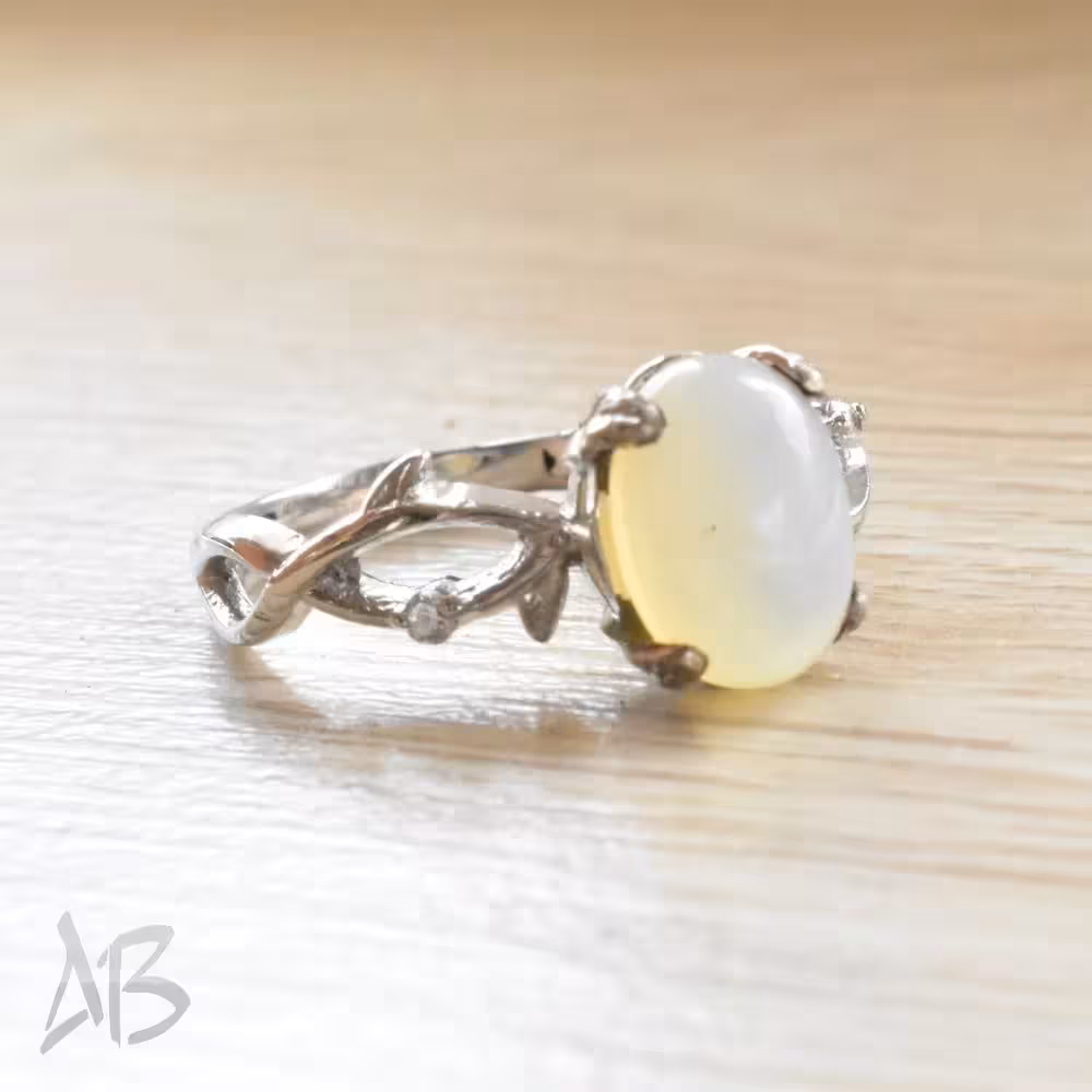 انگشتر نقره زنانه با نگین اپال اصل با تلالو زیبا آقابزرگ کد 549