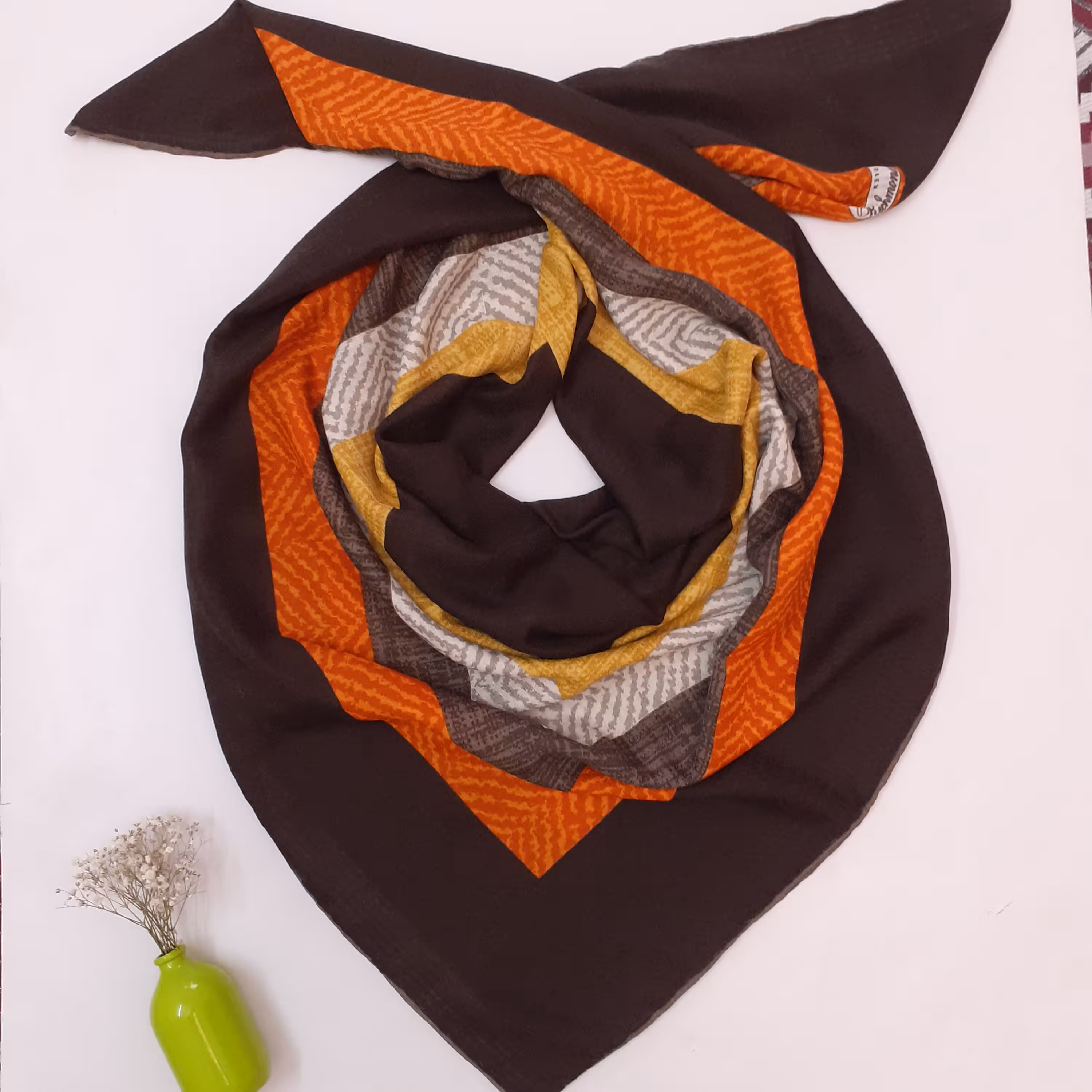 روسری حاشیه دار قهوه ای