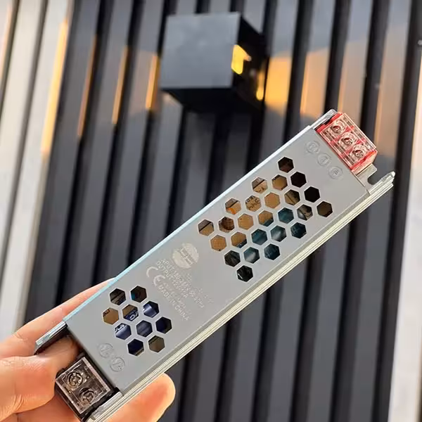 سویچینگ 12 ولت 25 آمپر لیان نور