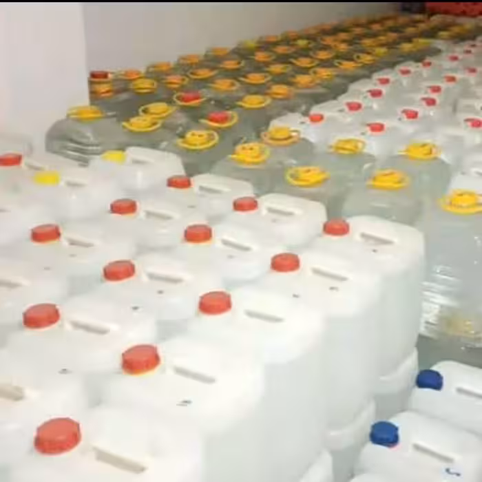 گلاب 30کیلو گل 20لیتری1.100  ارزانتر از همجا.تلخی و بوی فوق العاده.سنتی وپاستور.یک لیتری هم موجوده