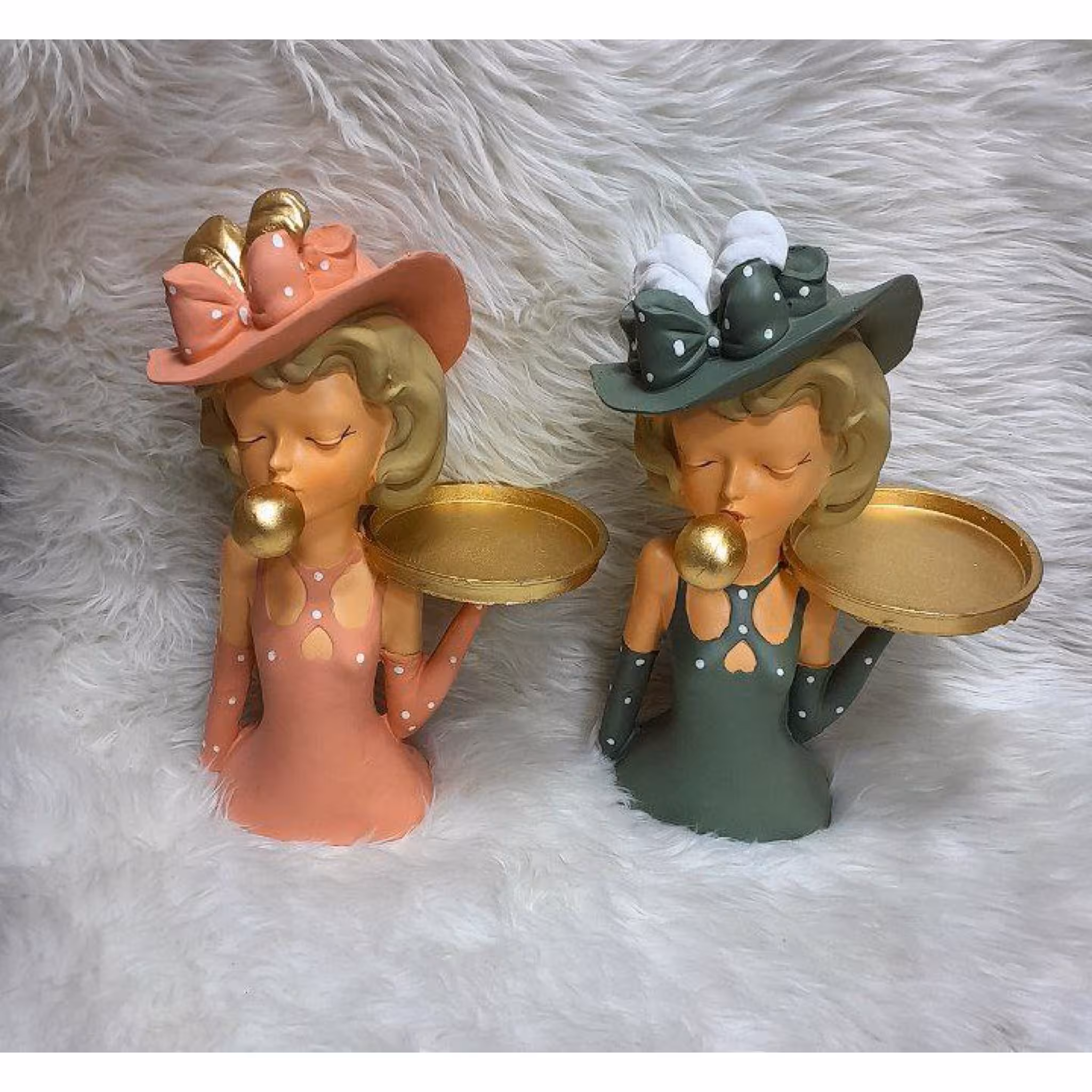 مجسمه دختر سینی به دست