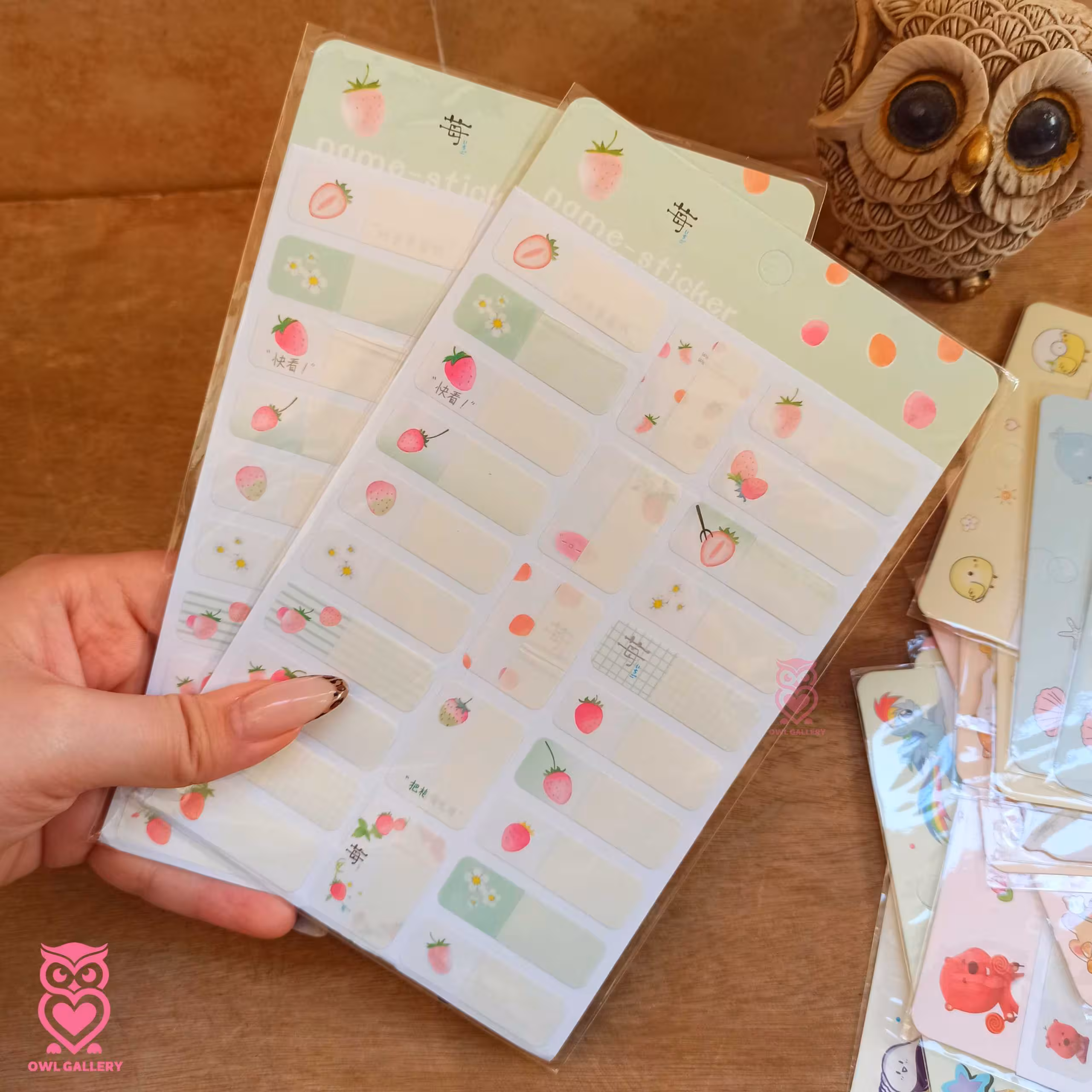 برچسب اسم و فامیلی ضد آب طرح توت فرنگی