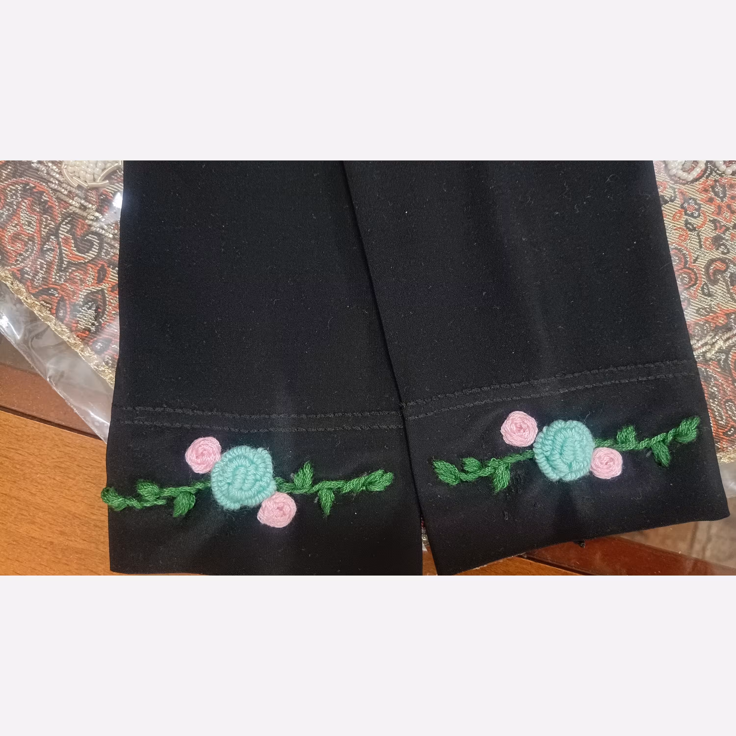 ساق دست گلدوزی