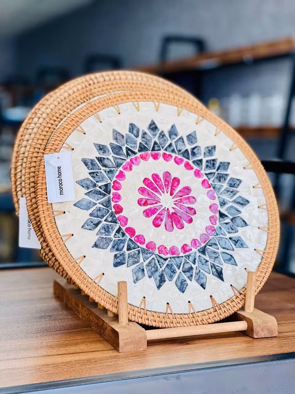 زیر قابلمه ای بزرگ