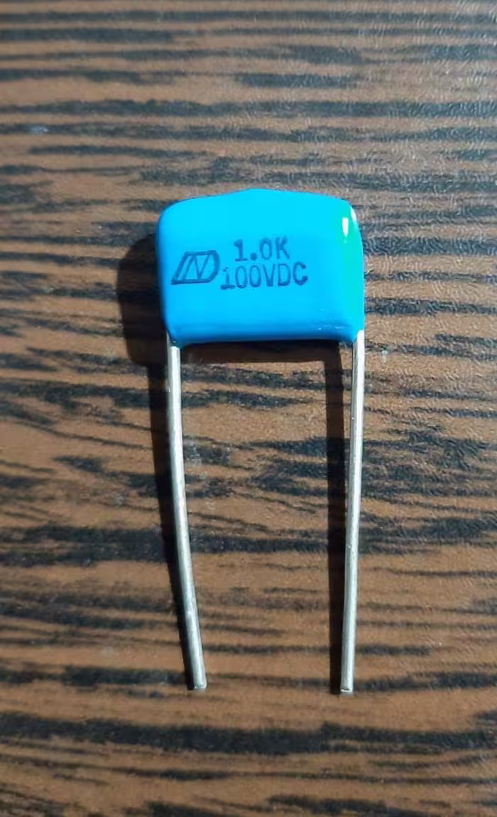 POLYESTER 100V 1uF – خازن پلی استر 100 ولت 1 میکرو فاراد