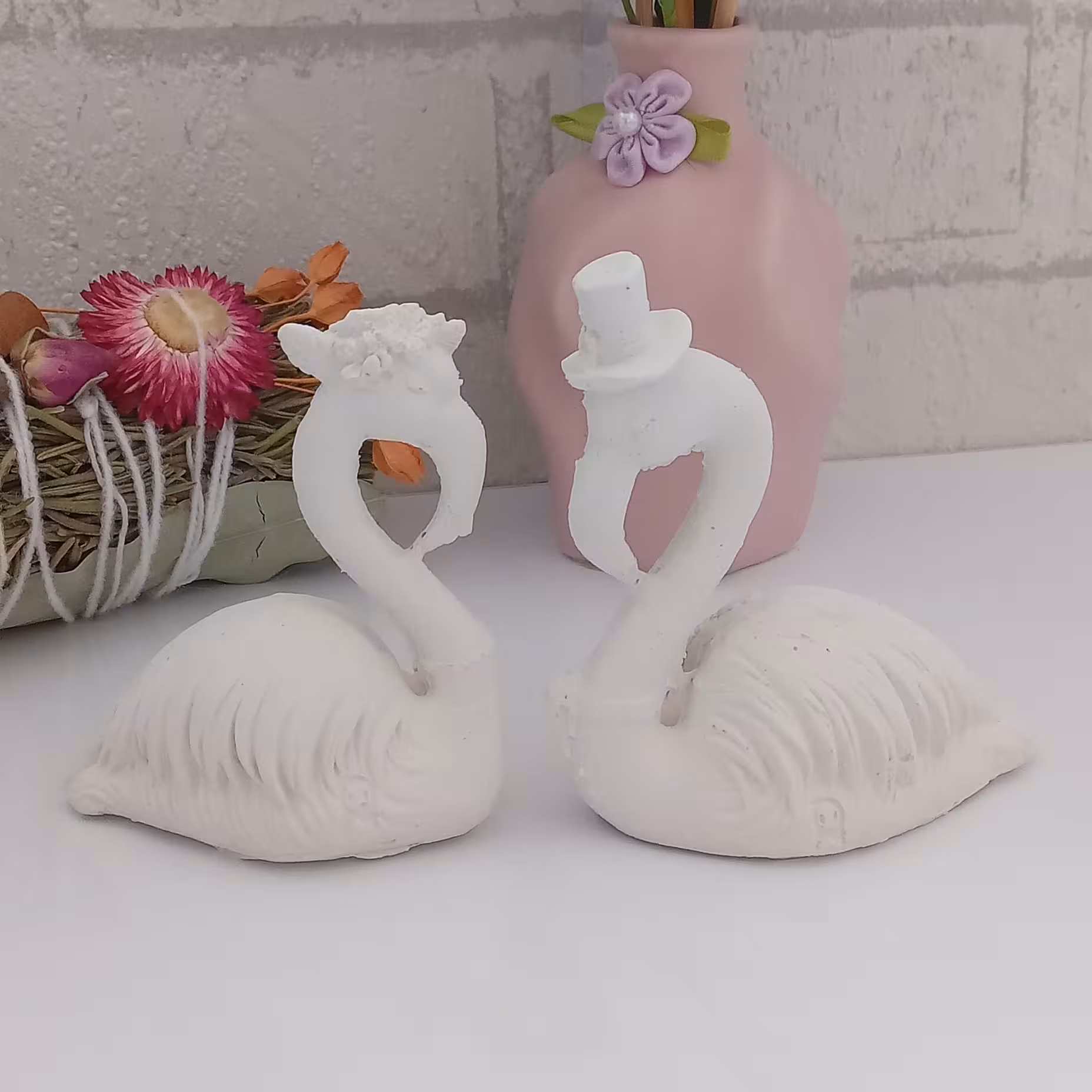 بیس خام قوهای زوج زیبا مناسب گیفت و تزئینات دکوری جنس پودر سنگ هنری 