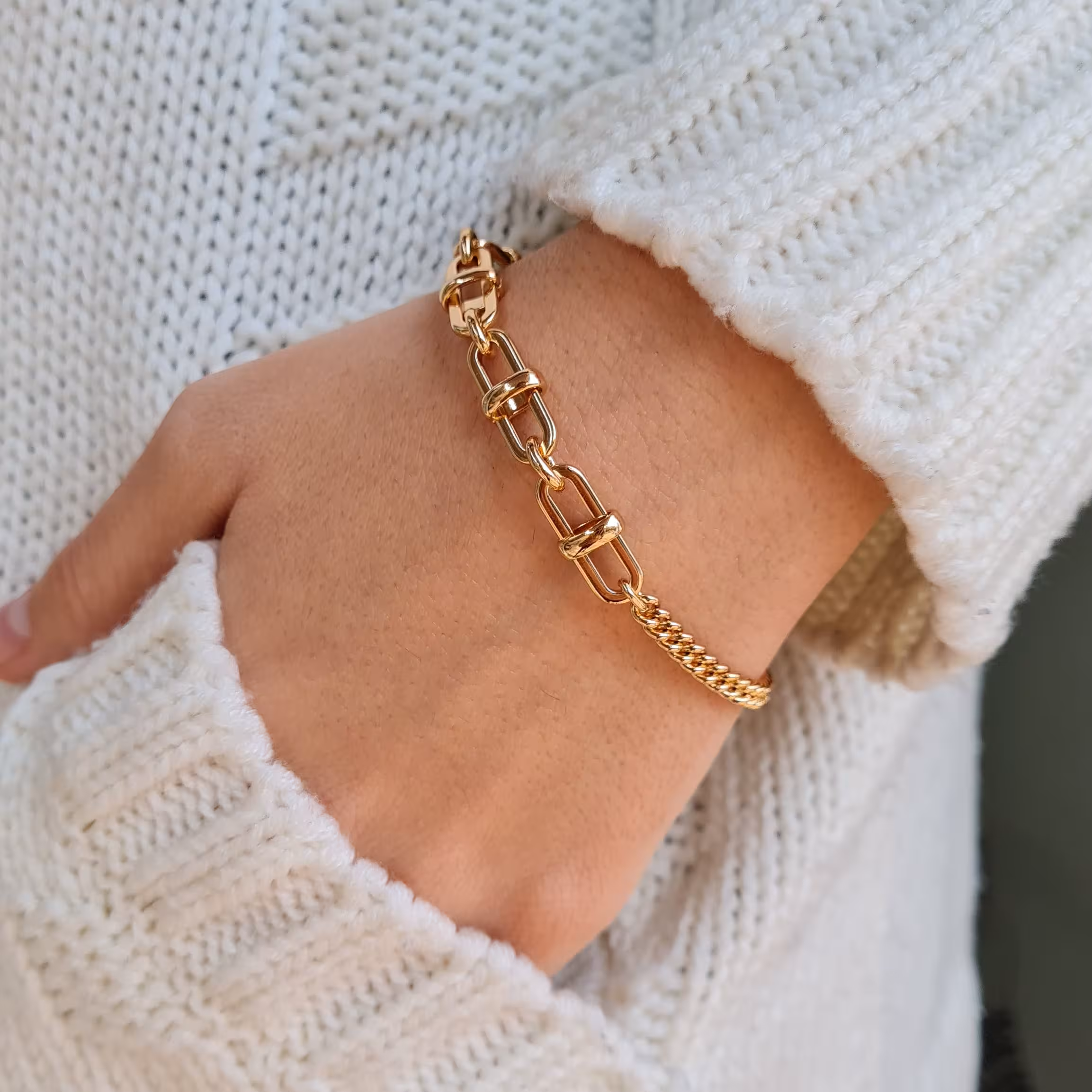 دستبند زنانه ی مدل زنجیری خاص از برند ژوپینگ ضد حساسیت و رنگ ثابت