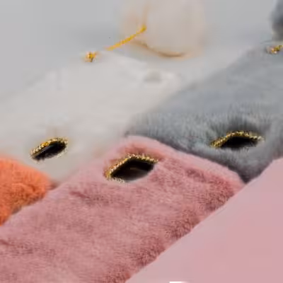  کاور طرح دخترانه مدل خزدار پشمالو مناسب برای گوشی موبایل سامسونگ Galaxy F22 به همراه آویز