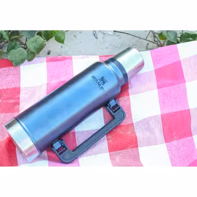 فلاسک استنلی مدل The Legendary Classic Bottle کد F 2021 گنجایش 1.4 لیتر