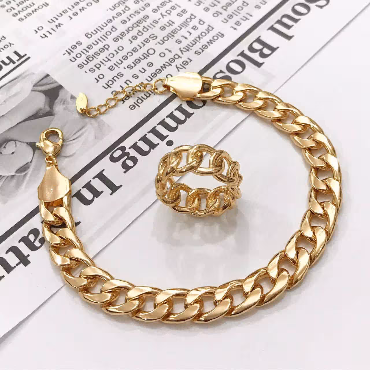 ست دستبند و انگشتر استیل کارتیر طلایی 140160200