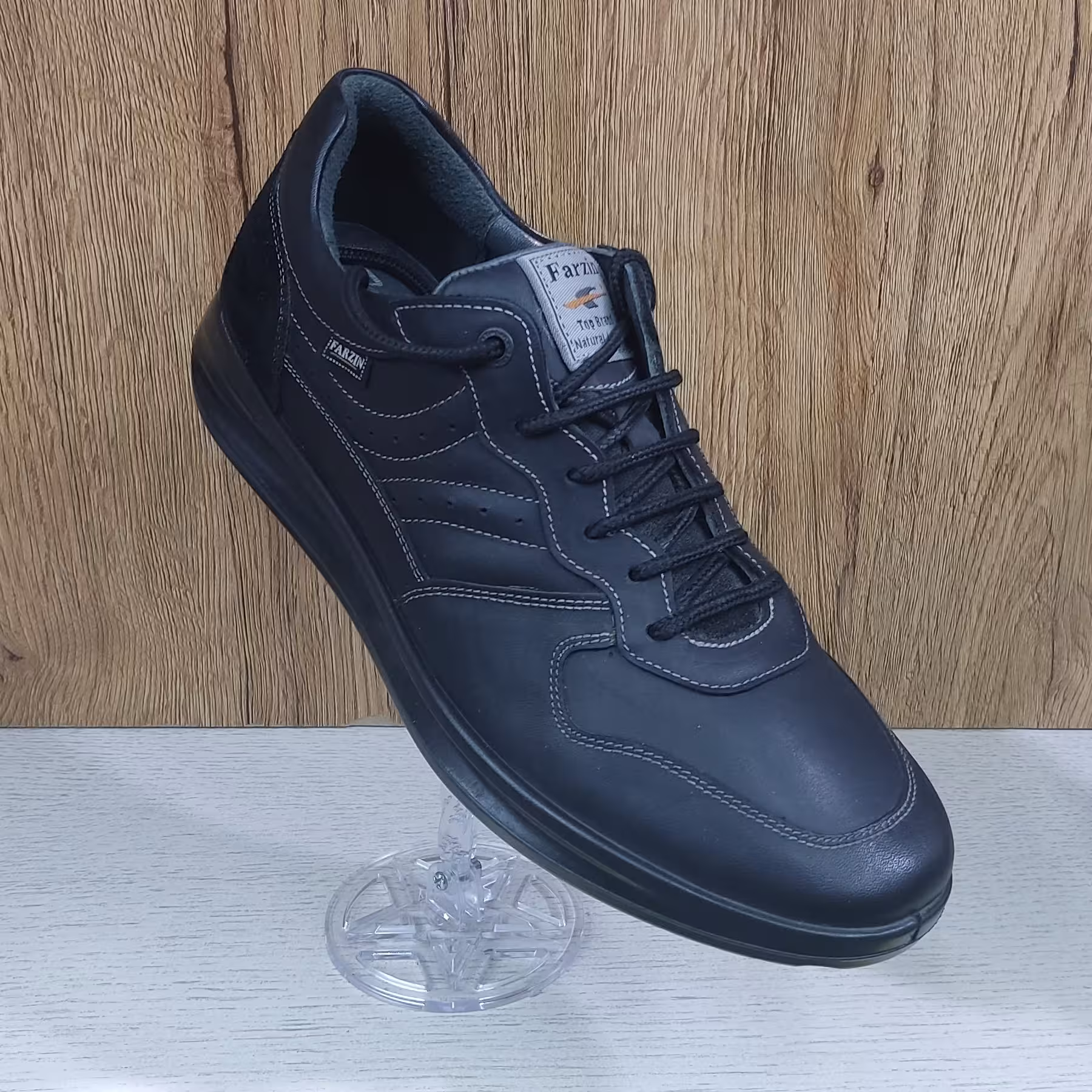 کفش تمام چرم مدل اکوبندی جدید
زیره پی یو
راحت و بادوام 
مناسب برای استفاده روزمره و مجلسی
رنگ موجود مشکی