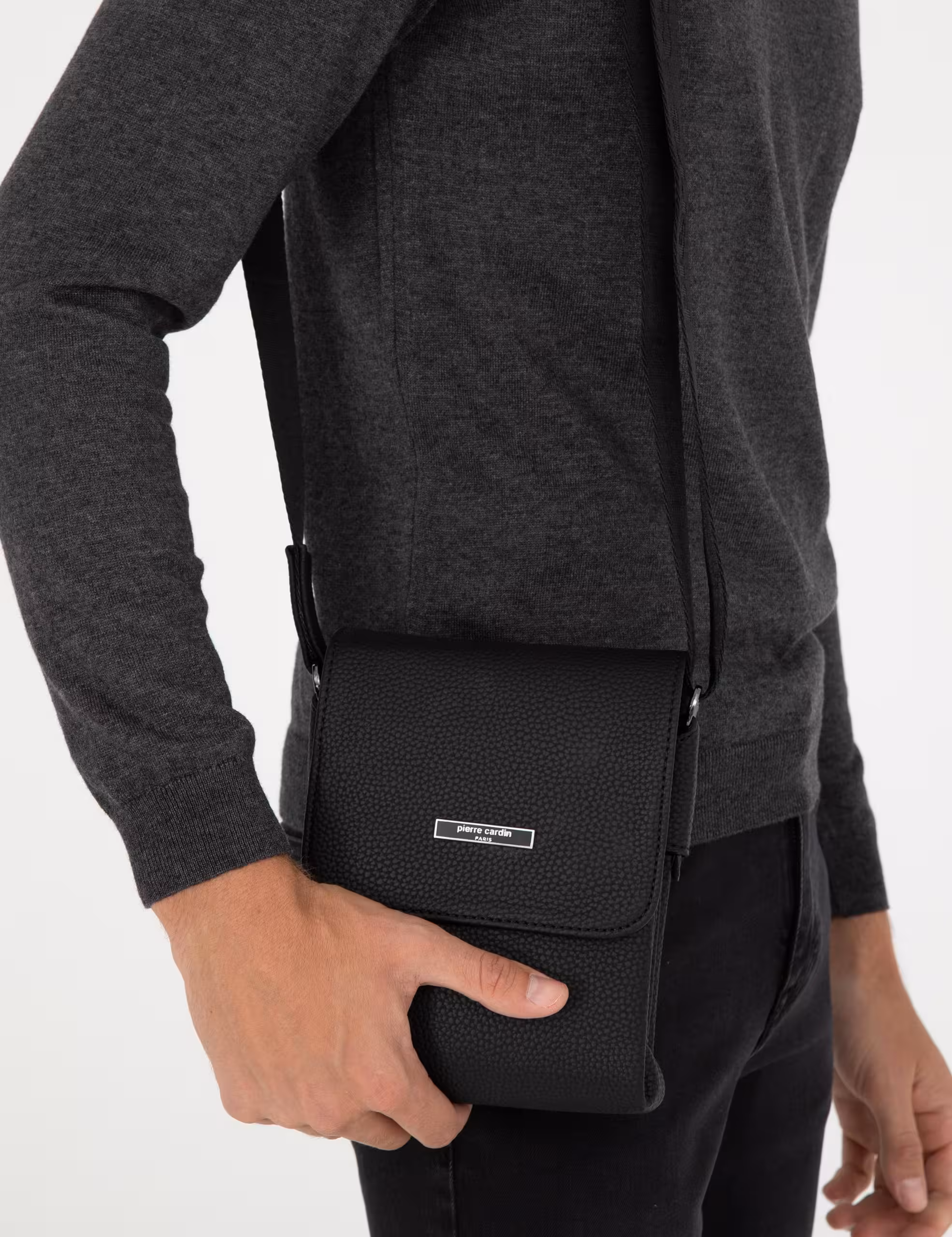 کیف مسنجر مردانه مشکی پیرکاردین