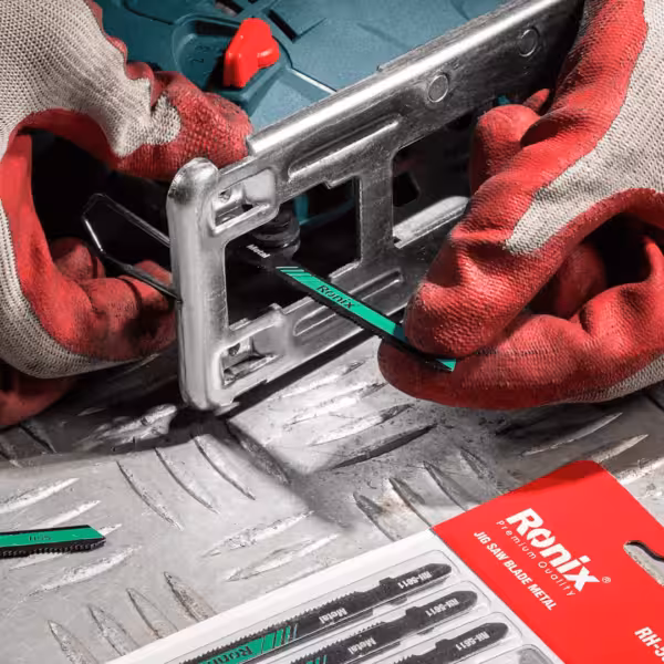 تیغ اره عمود بر فلز