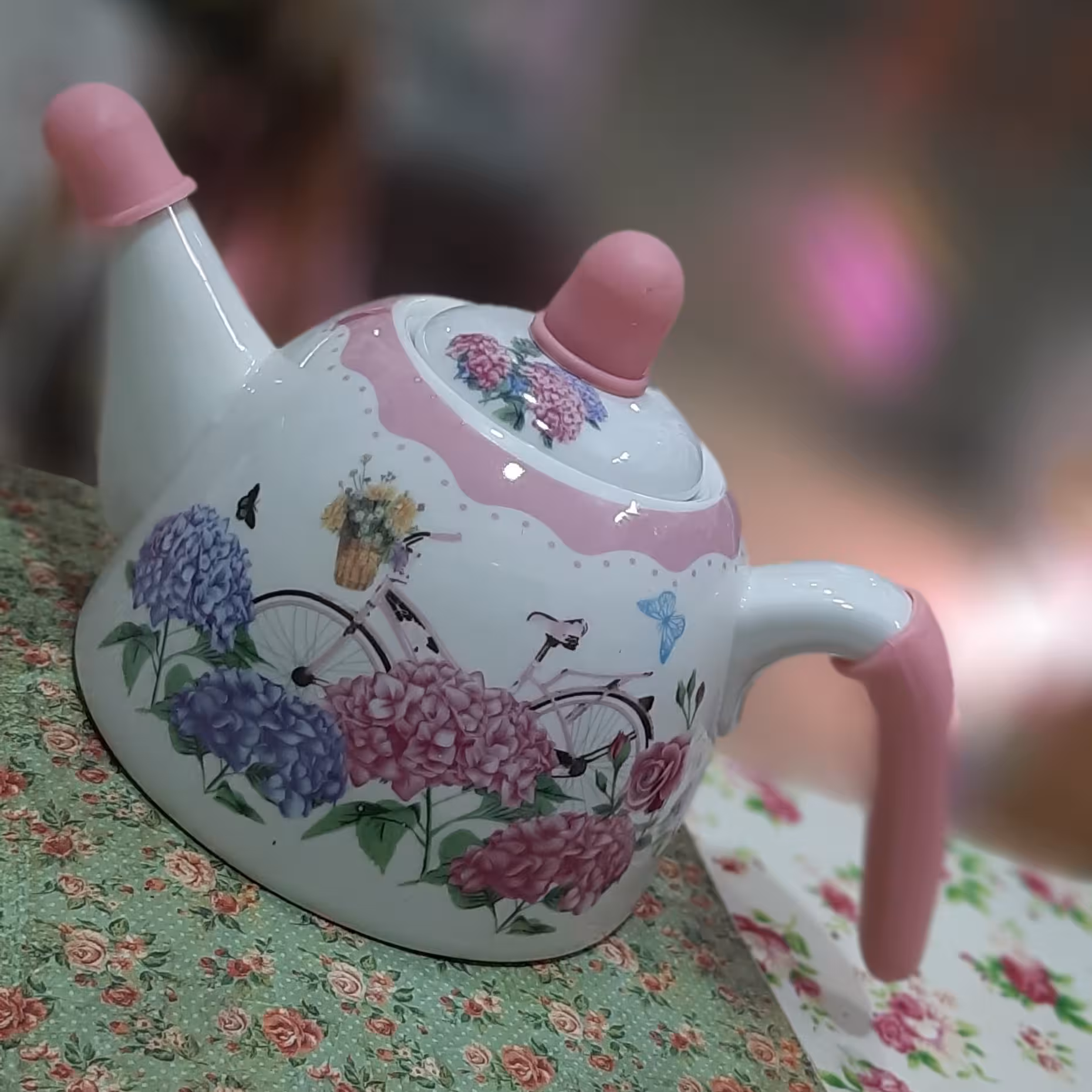 قوری چینی طرحدار