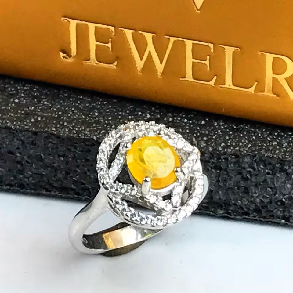 انگشترفوق العاده زیبا وجواهری یاقوت زرد اصلی 