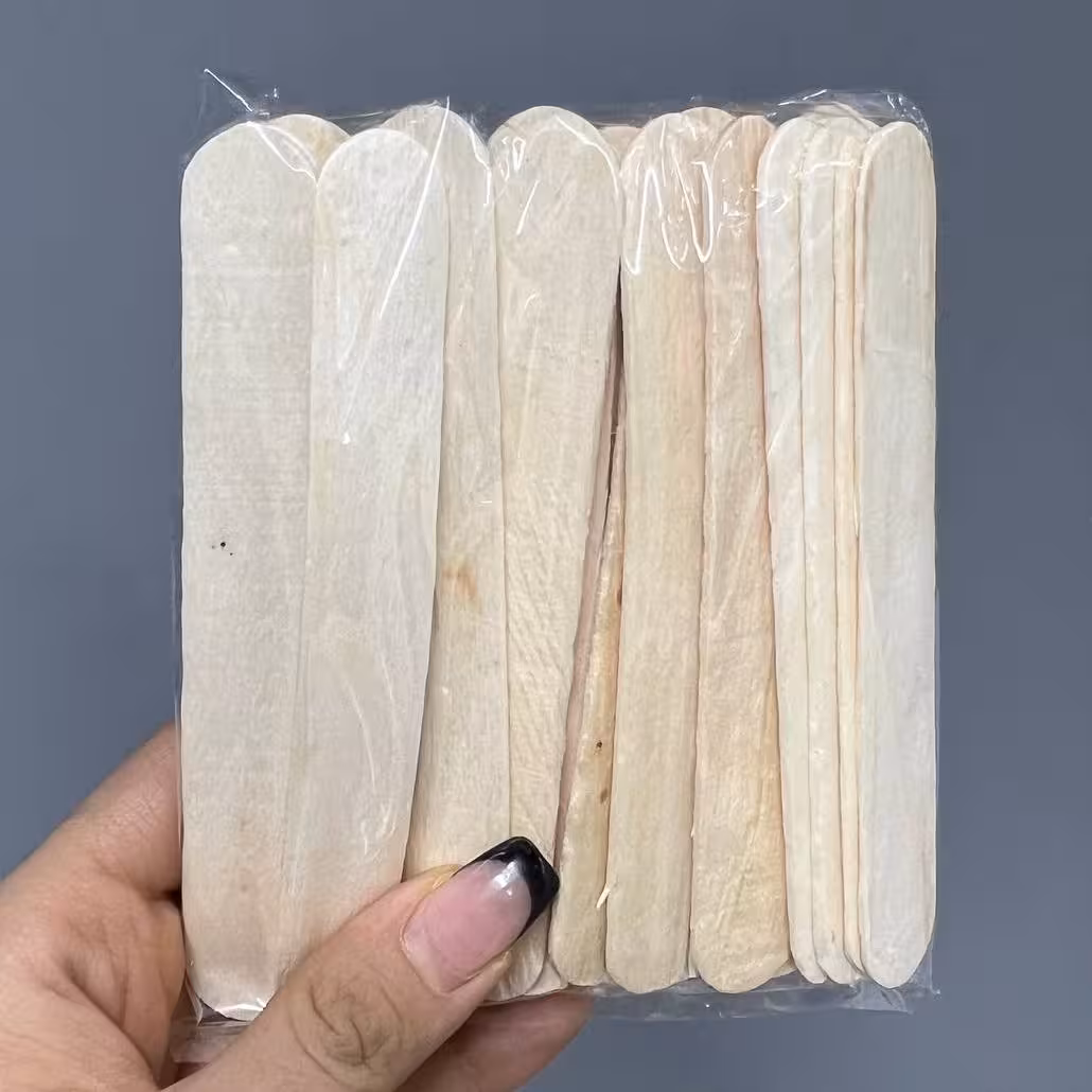 چوب بستنی پهن 30 عددی ارتفاع 12 سانت و عرض حدود یک و نیم سانت