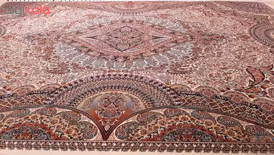 فرش ماشینی زمرد مشهد مدل طاووس زمینه کرم