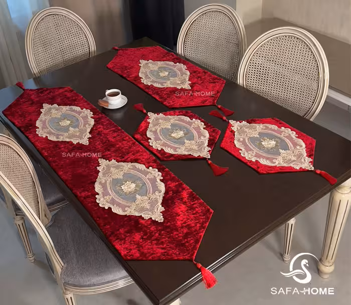 سرویس رومیزی مخمل دانتل گل برجسته 4 تکه زرشکی طرح دایان