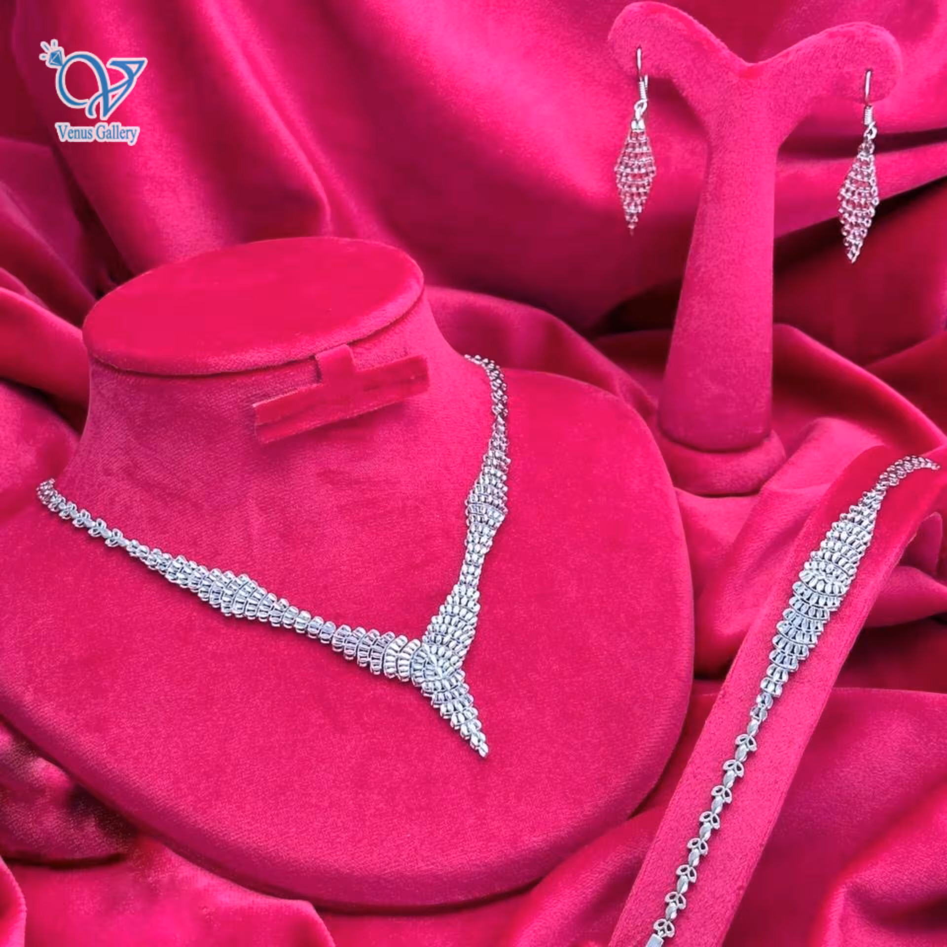 سرویس نقره تمام تراش عروس طرح طلا سفید کد 5747