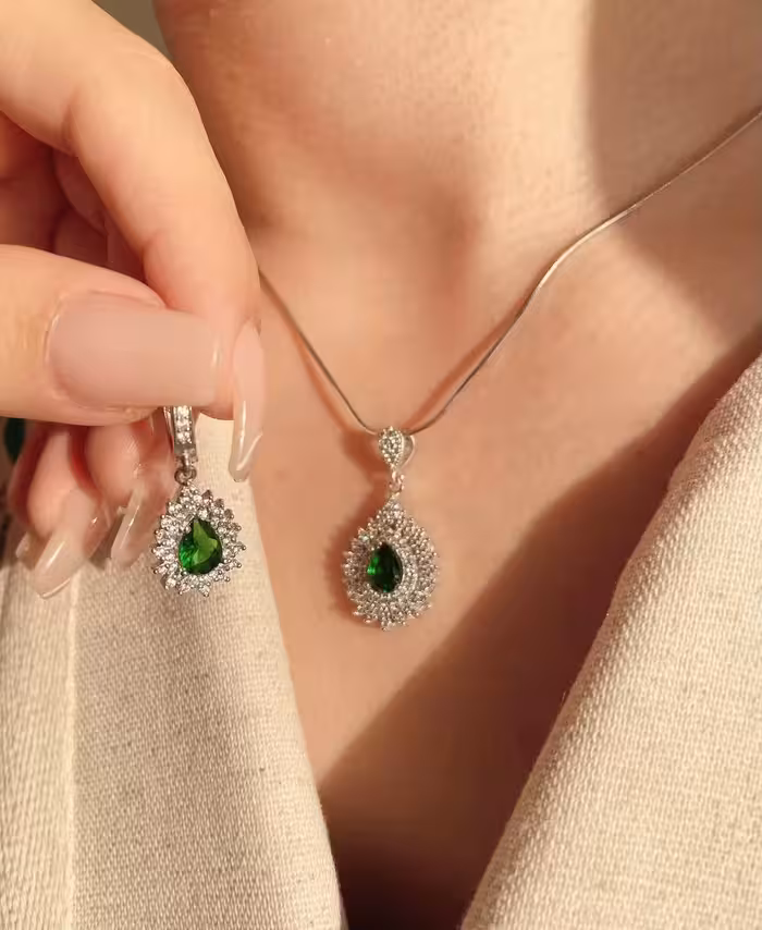 نیمست نقره سنگ زمرد جواهری کد 00064