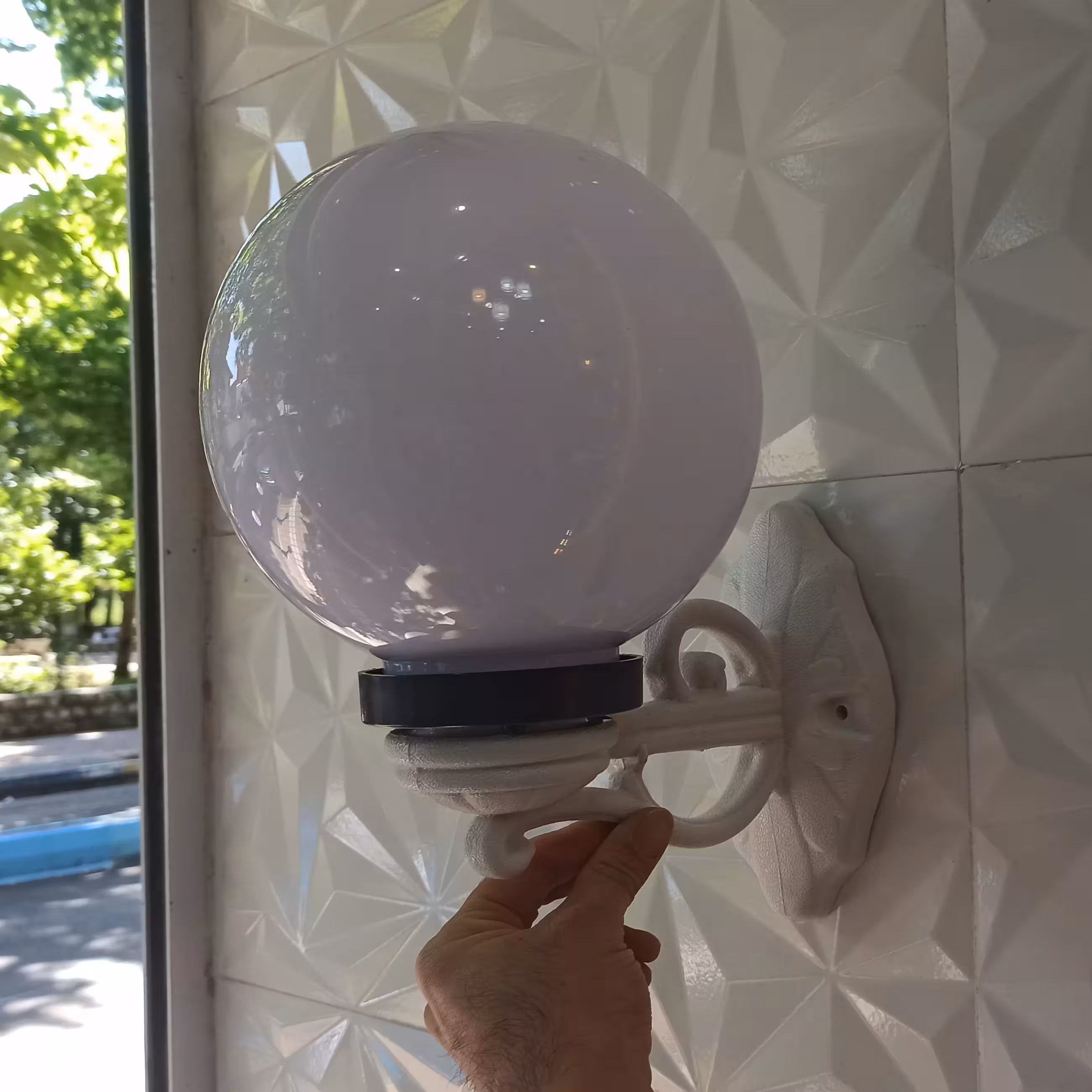 چراغ دیواری حبابی سایز 20 با پایه دیواری سفید