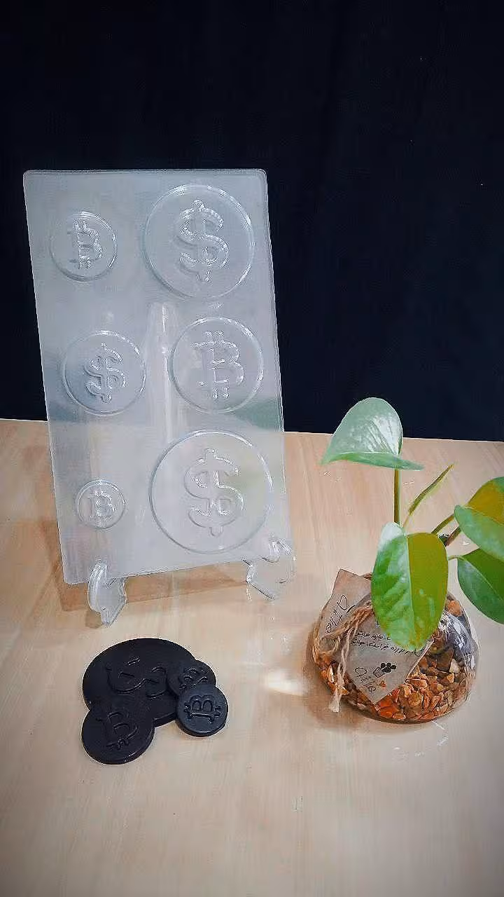 طلق شکلات سکه و بیت کویین
