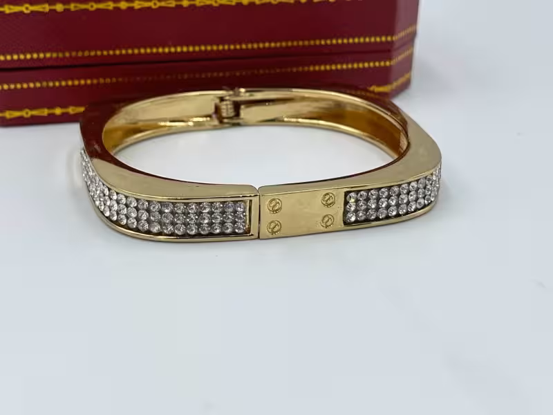 بنگل نگین کاری با قفل فنری